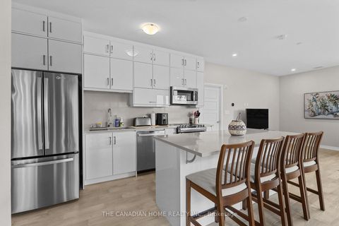 Photo 8 at 208 - 3265 Carding Mill Trail, GO Glenorchy, Oakville