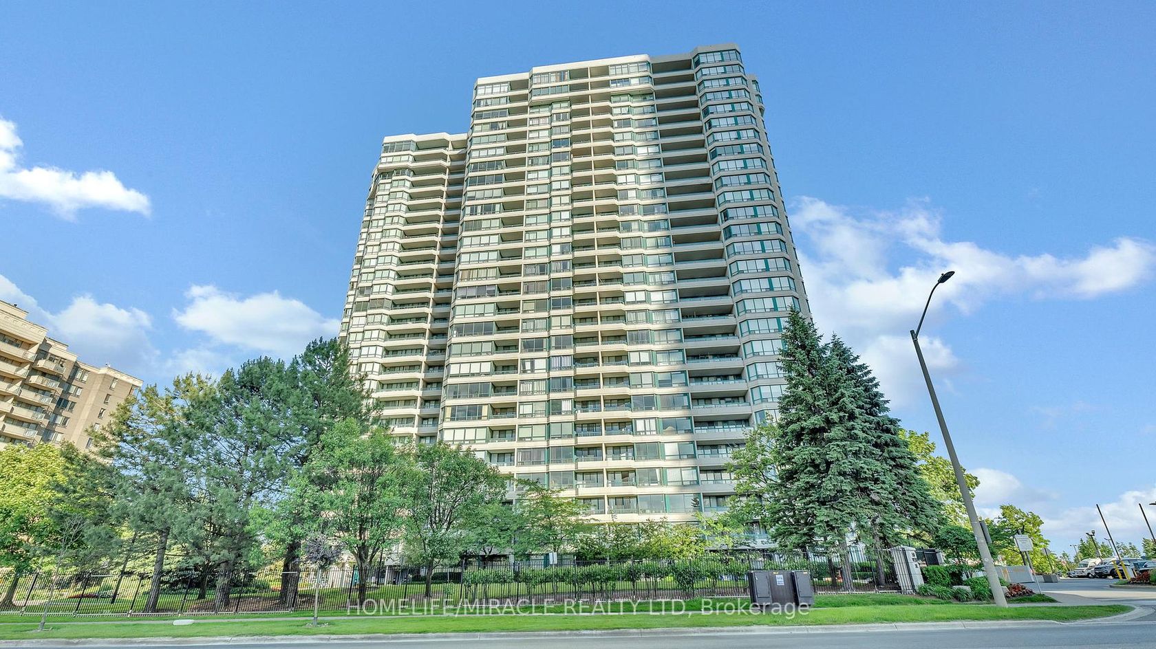 2009 - 550 Webb Drive, City Centre, Mississauga by Loree Meneguzzi Real Estate 2009 - 550 Webb Drive, City Centre, Mississauga