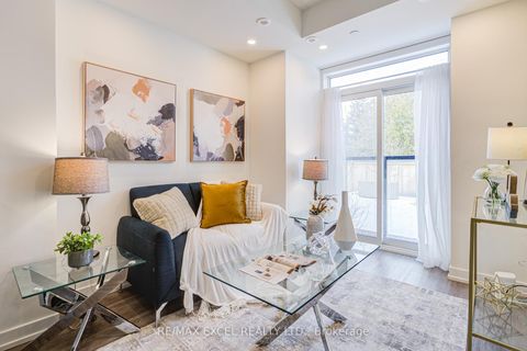 Photo 4 at 26 - 51 Winlock Park, Newtonbrook East, Toronto