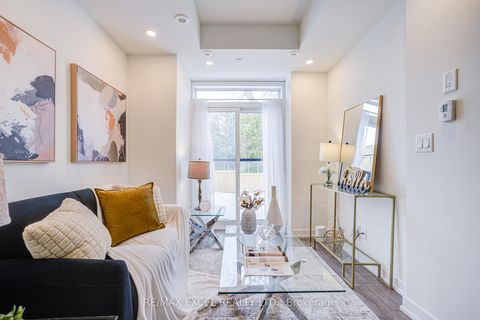 Photo 5 at 26 - 51 Winlock Park, Newtonbrook East, Toronto