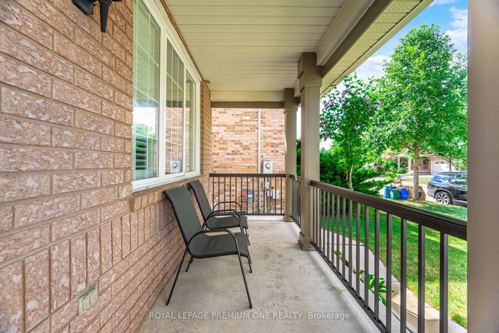 Photo 5 at 21 Ocean Avenue, Vellore Village, Vaughan