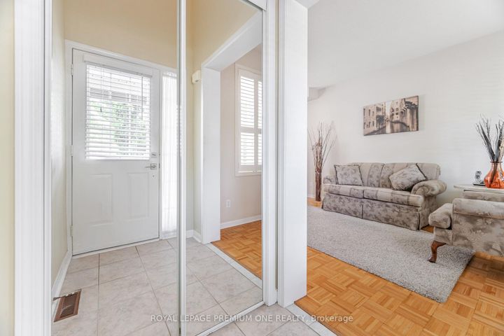 Photo 8 at 21 Ocean Avenue, Vellore Village, Vaughan