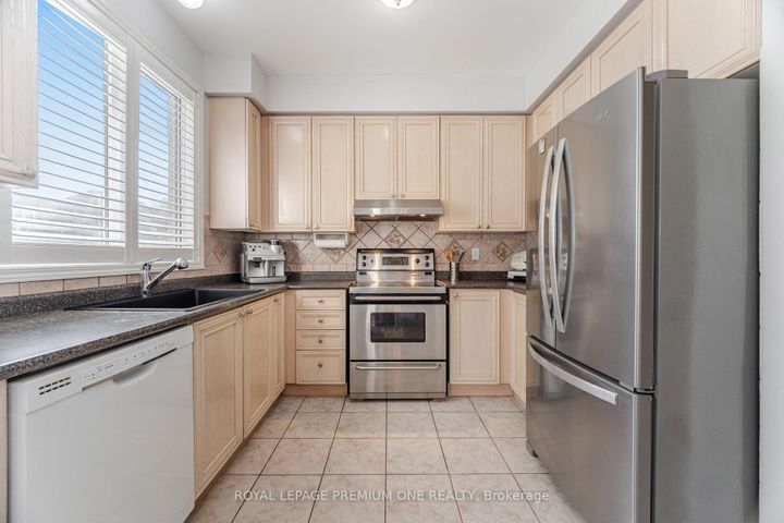 Photo 14 at 21 Ocean Avenue, Vellore Village, Vaughan