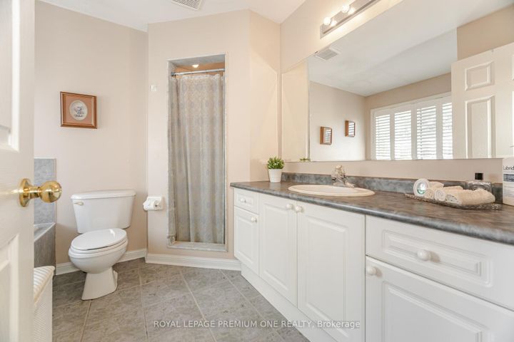 Photo 26 at 21 Ocean Avenue, Vellore Village, Vaughan