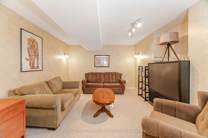 Photo 37 at 21 Ocean Avenue, Vellore Village, Vaughan