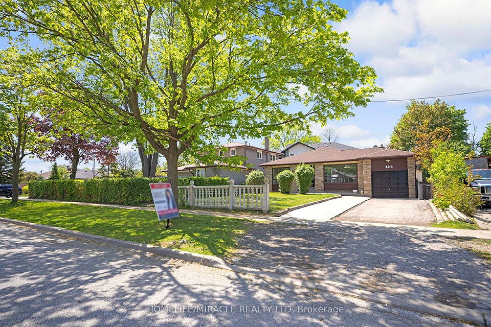 106 Silverstone Drive, Jamestown, Toronto 