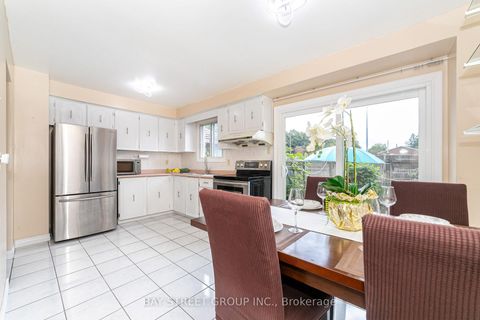 Photo 9 at 61 Mabley Crescent, Lakeview Estates, Vaughan