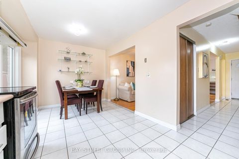 Photo 13 at 61 Mabley Crescent, Lakeview Estates, Vaughan