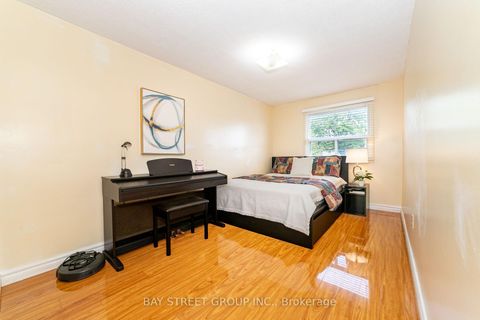 Photo 16 at 61 Mabley Crescent, Lakeview Estates, Vaughan