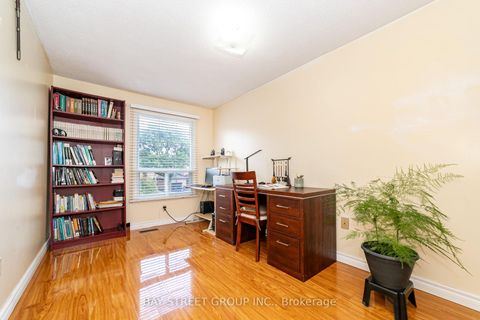 Photo 17 at 61 Mabley Crescent, Lakeview Estates, Vaughan