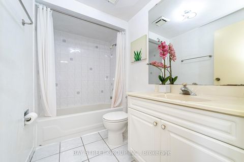 Photo 18 at 61 Mabley Crescent, Lakeview Estates, Vaughan