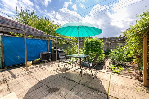 Photo 19 at 61 Mabley Crescent, Lakeview Estates, Vaughan