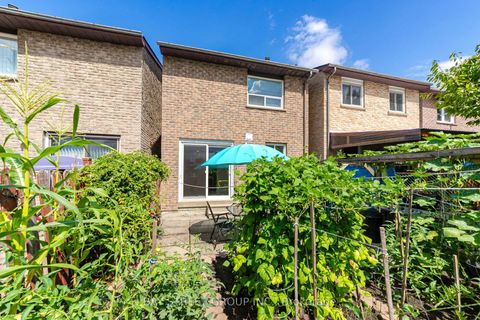 Photo 21 at 61 Mabley Crescent, Lakeview Estates, Vaughan