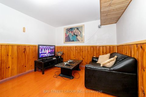 Photo 23 at 61 Mabley Crescent, Lakeview Estates, Vaughan