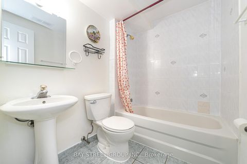 Photo 29 at 61 Mabley Crescent, Lakeview Estates, Vaughan