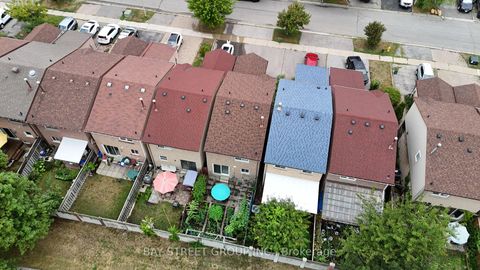 Photo 32 at 61 Mabley Crescent, Lakeview Estates, Vaughan