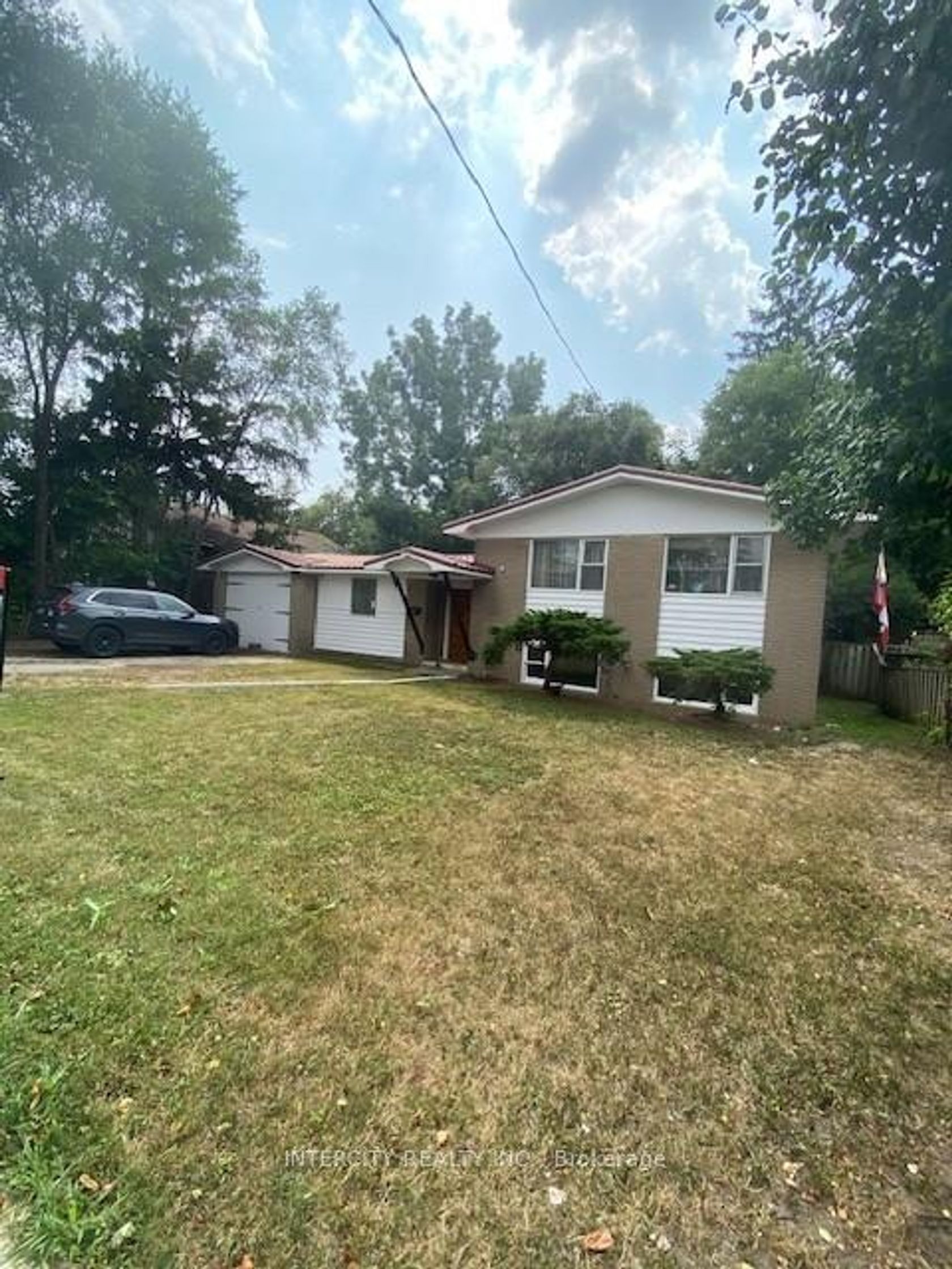63 Centre Street N, Brampton North, Brampton 2