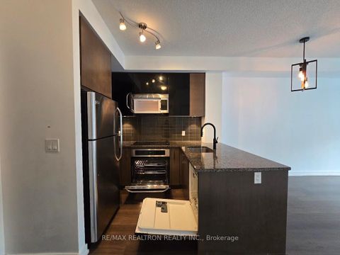 Photo 3 at 803 - 89 Dunfield Avenue, Mount Pleasant West, Toronto