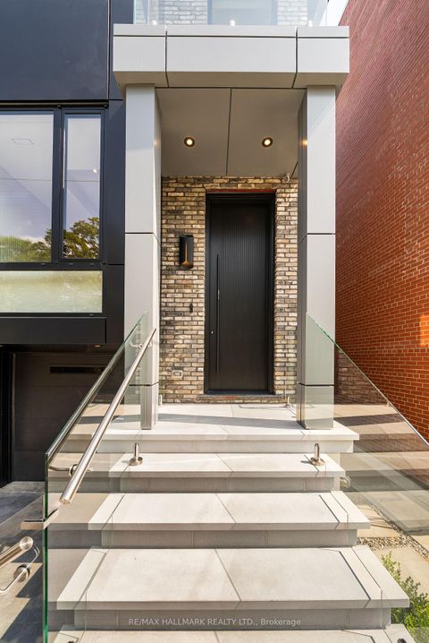Photo 2 at 16A Kenrae Road, Leaside, Toronto