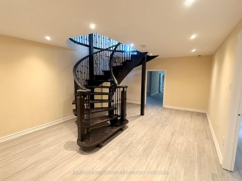 Photo 2 at 2 Gatewood Court, Bayview Hill, Richmond Hill