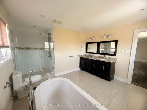 Photo 4 at 2 Gatewood Court, Bayview Hill, Richmond Hill