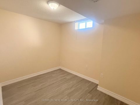 Photo 5 at 2 Gatewood Court, Bayview Hill, Richmond Hill