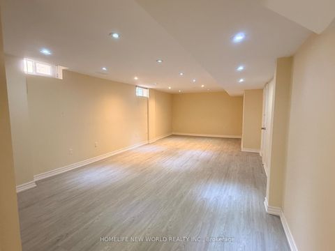 Photo 6 at 2 Gatewood Court, Bayview Hill, Richmond Hill