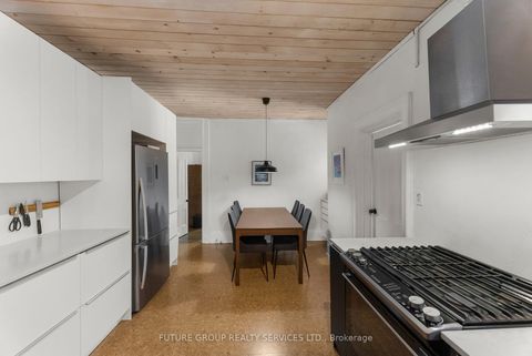 Photo 1 at 10 Borden Street, University, Toronto