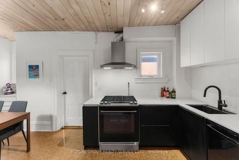 Photo 5 at 10 Borden Street, University, Toronto Photo 5 at 10 Borden Street, University, Toronto