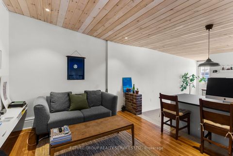 Photo 18 at 10 Borden Street, University, Toronto