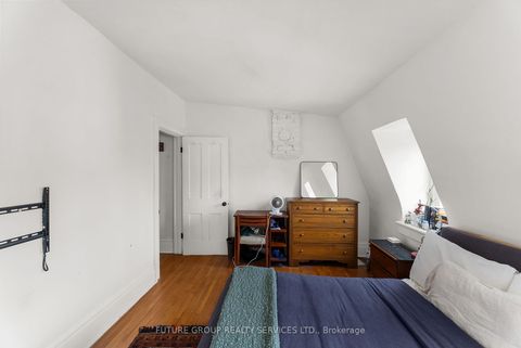 Photo 22 at 10 Borden Street, University, Toronto