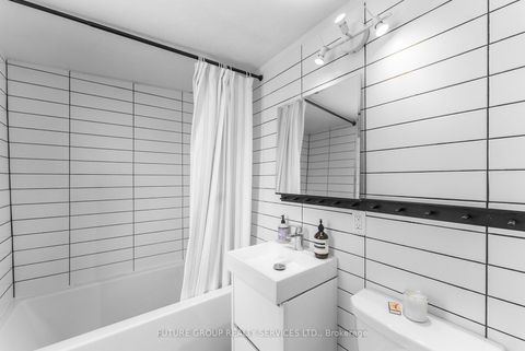 Photo 23 at 10 Borden Street, University, Toronto