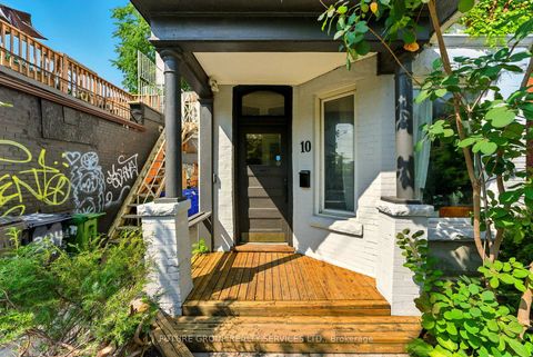 Photo 29 at 10 Borden Street, University, Toronto