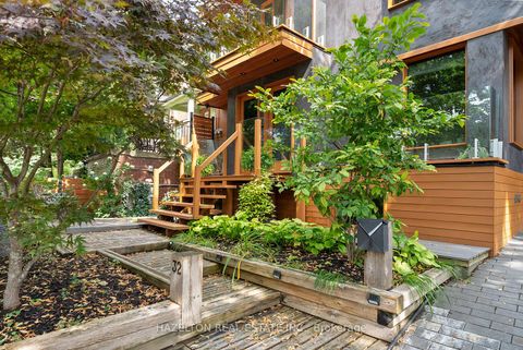 Photo 2 at 32 Regal Road, Wychwood, Toronto