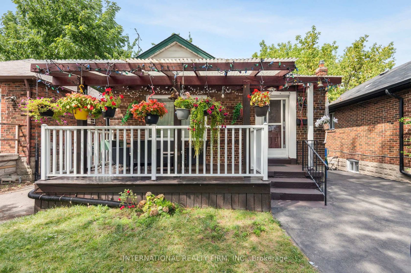 1982 Lawrence Avenue W, Weston, Toronto 