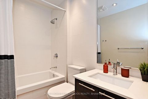 Photo 38 at 212 - 3 Market Street, Waterfront Communities C8, Toronto