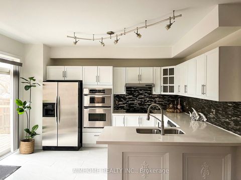 Photo 7 at 101 Grand Oak Drive, Oak Ridges, Richmond Hill