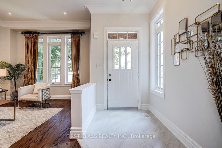 Photo 2 at 50 Hayfield Crescent, Jefferson, Richmond Hill