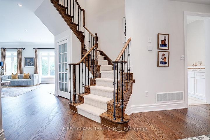 Photo 8 at 50 Hayfield Crescent, Jefferson, Richmond Hill