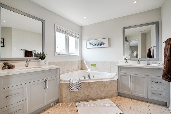 Photo 28 at 50 Hayfield Crescent, Jefferson, Richmond Hill