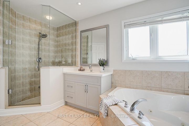 Photo 29 at 50 Hayfield Crescent, Jefferson, Richmond Hill