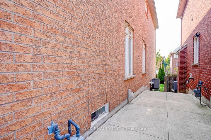 Photo 43 at 50 Hayfield Crescent, Jefferson, Richmond Hill