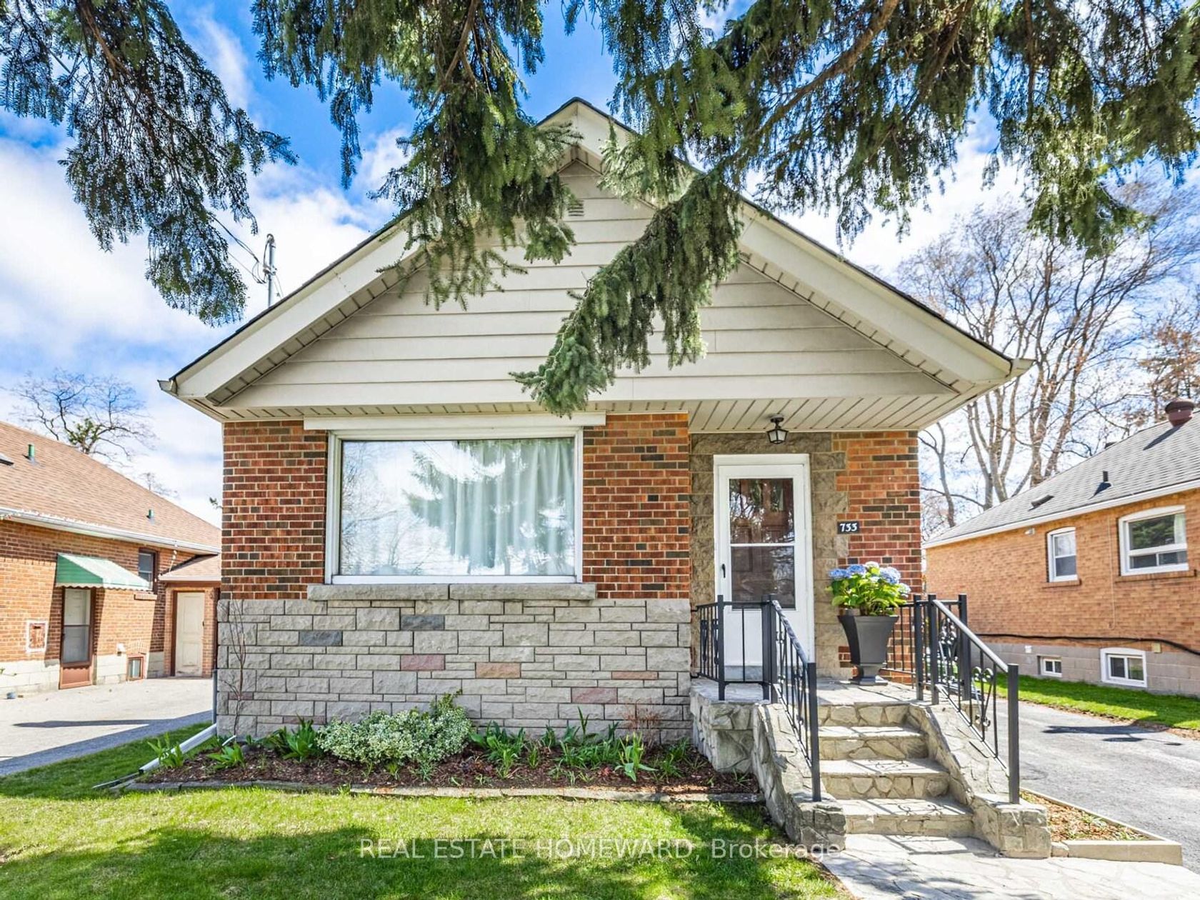 733 Pharmacy Avenue, Birchmount, Toronto 