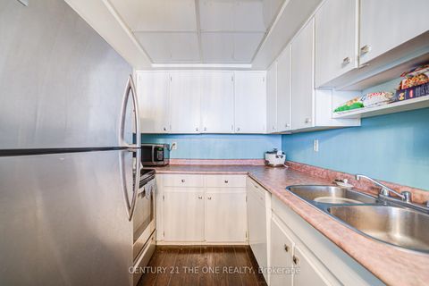 Photo 5 at 808 - 121 Ling Road, West Hill, Toronto