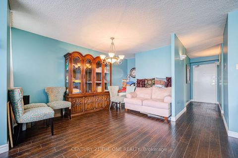 Photo 10 at 808 - 121 Ling Road, West Hill, Toronto