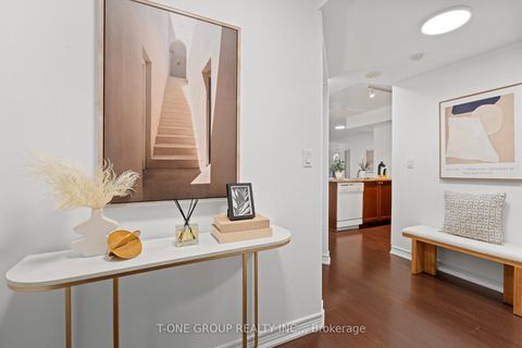 Photo 1 at 605 - 761 Bay Street, Bay Street Corridor, Toronto