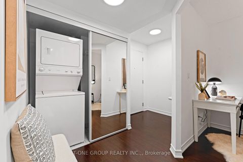 Photo 2 at 605 - 761 Bay Street, Bay Street Corridor, Toronto