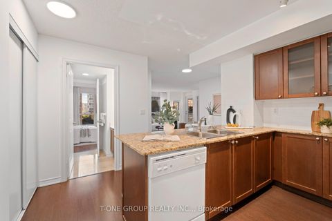 Photo 4 at 605 - 761 Bay Street, Bay Street Corridor, Toronto