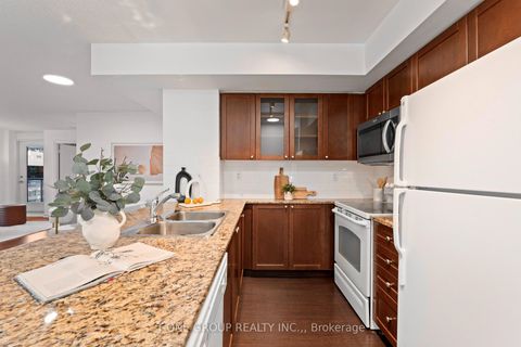 Photo 5 at 605 - 761 Bay Street, Bay Street Corridor, Toronto