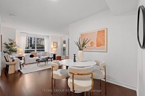 Photo 7 at 605 - 761 Bay Street, Bay Street Corridor, Toronto